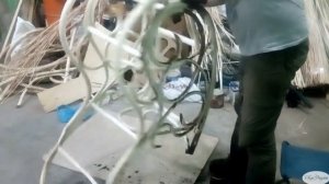 Чем покрасить плетеную мебель: морилка и лак для кресла-качалки