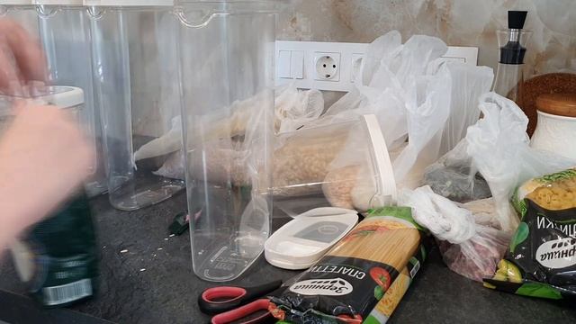 Мою холодильник/Покупки на кухню/Порядок в шкафчике с крупами смотреть онлайн