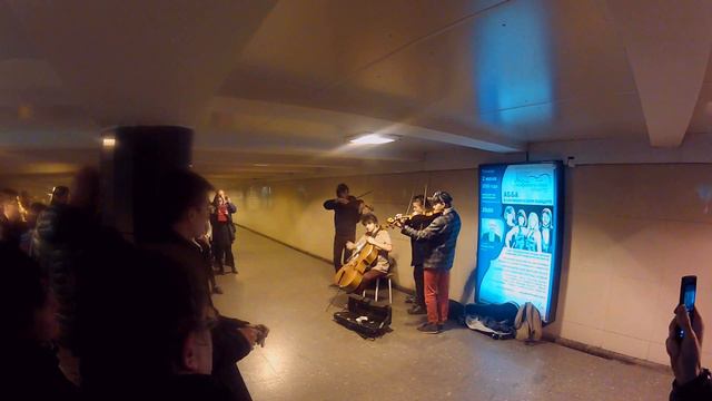 Квартет The Jungle Qartet в подземном переходе Невский проспект 2016 04 13 001 смотреть онлайн