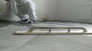 Как бюджетно подровнять стяжку под линолиум