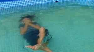 КТО ДОЛЬШЕ ПРОДЕРЖИТСЯ ПОД ВОДОЙ? Челлендж от Стеф и Сем Часть 2