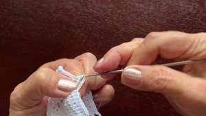 Шарик для новогодней ёлки крючком - #9