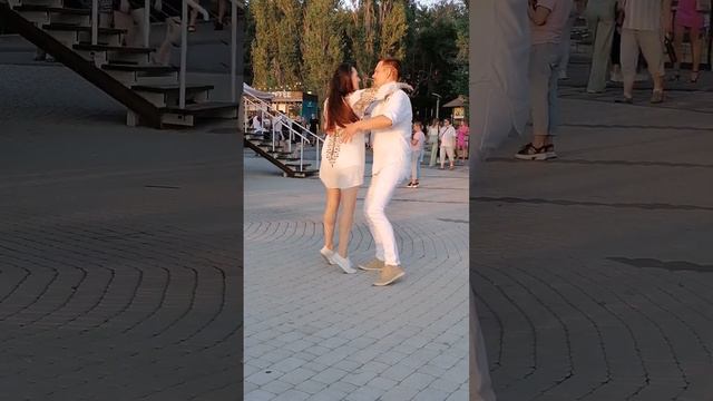 У реки, у речки рос кудрявый клен. Красивые танцы Воронежа. смотреть онлайн