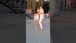У реки, у речки рос кудрявый клен. Красивые танцы Воронежа.
