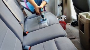 Как почистить сидения автомобиля
