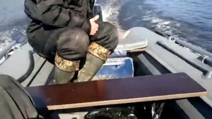 Первый раз управляю лодкой с мотором