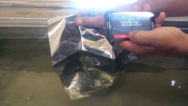 Разрушение фольги 10сек излучающее дно. Обычная вода. смотреть онлайн