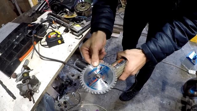 РАДИОУПРАВЛЯЕМЫЙ КОРАБЛИК ДЛЯ РЫБАЛКИ СВОИМИ РУКАМИ С НУЛЯ!