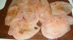 Отбивные из куриной грудки в яичном кляре на сковороде