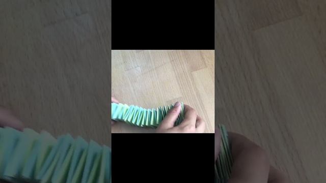 Гусеница-антистресс из бумаги смотреть онлайн