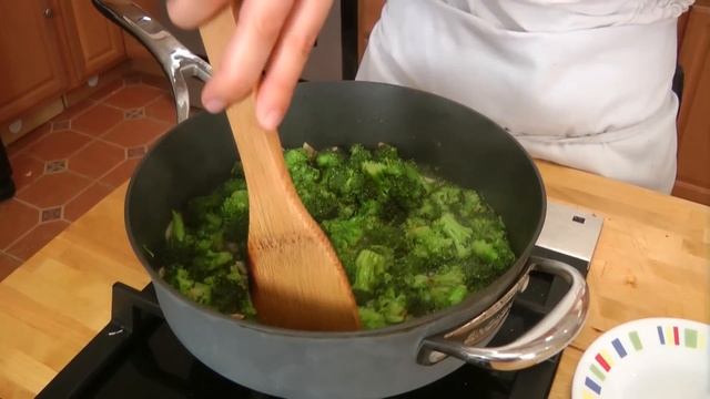 Pasta with Broccoli Recipe - Laura Vitale - Laura in the Kitchen Episode 313 смотреть онлайн
