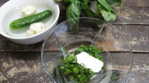 Салат из цветной капусты с сыром и яйцом