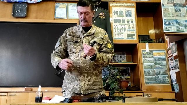 чищення і змащення автомата смотреть онлайн