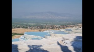 Памуккале с воздуха и на земле. Pamukkale (Türkiye) from the air and on the ground.