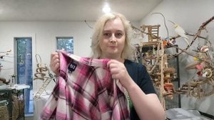 КАК ХОДИТЬ НЕ ОБК?К?ННЫМ КОГДА В ДОМЕ ЖИВЕТ ПОПУГАЙ