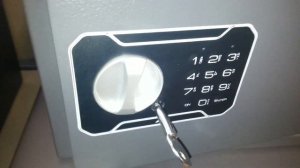 Сейф Aiko с элекронным кодовым замком. Как открыть и перекодировать