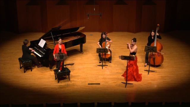 Street Tango / A.Piazzolla - Piccolo Kimwonmi 피콜로 김원미 смотреть онлайн