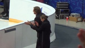 Сергей Росляков и Бетина Попова за бортиком на открытых прокатах сборной по фигурному катанию