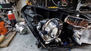 Infiniti QX 56 Замена штатных ксеноновых линз на бидиодные двухчиповые линзы Aozoom A4+ BI-LED