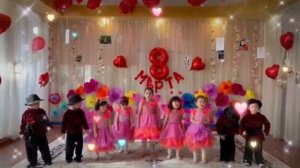 танец на 8 марта. Богдан в детском саду.