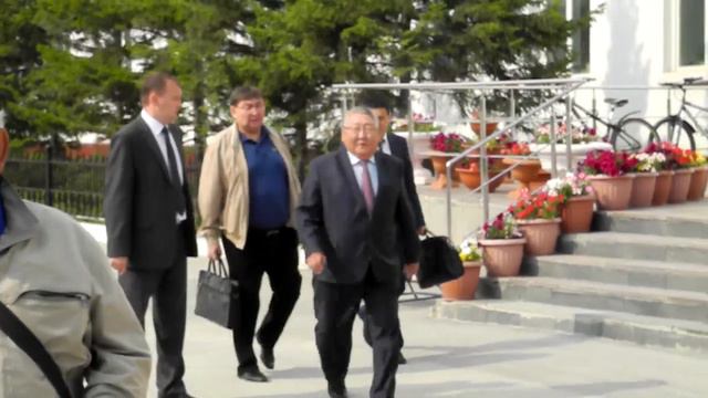 Врио главы Якутии отреагировал на одиночный пикет общественного деятеля смотреть онлайн