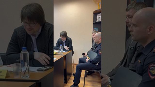 Депутат Медведев задал вопросы, поступившие от жителей, начальнику ОМВД Соколиная Гора (ч.4) смотреть онлайн