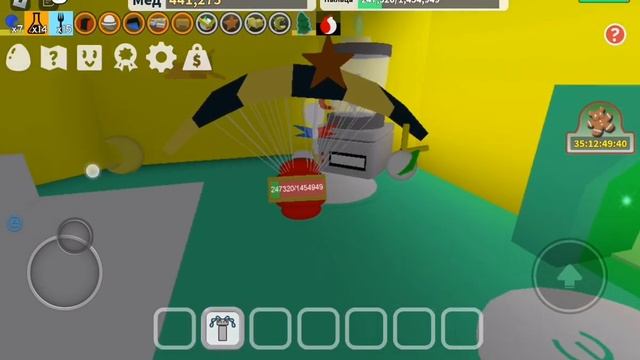 играю в Роблокс в симулятор пчеловода покупаю новый улей и пчелу и быстро получить  королевскую жел