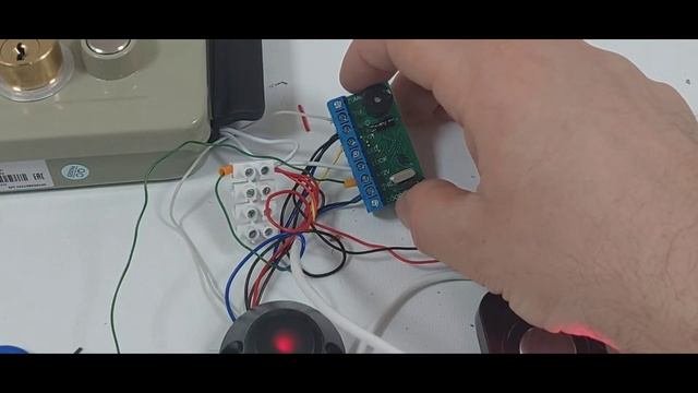 Подключение считывателя CPZ2 и Z5R к замку электромеханическому Tantos, электромагнитному Vizit.