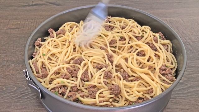 Необычный рецепт с обычными продуктами. Макароны с сыром бри и мясом в духовке по-французски.