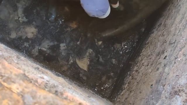 Откачка и очистка ила, иловых отложений с помощью илососа