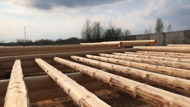 Русский Сруб. Сруб дома ручной рубки, в чашу.