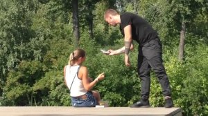 ПОКУПАЮ ТРУСИКИ У ДЕВУШЕК ПРАНК. Реакция людей на мои выходки / Молодой Человек