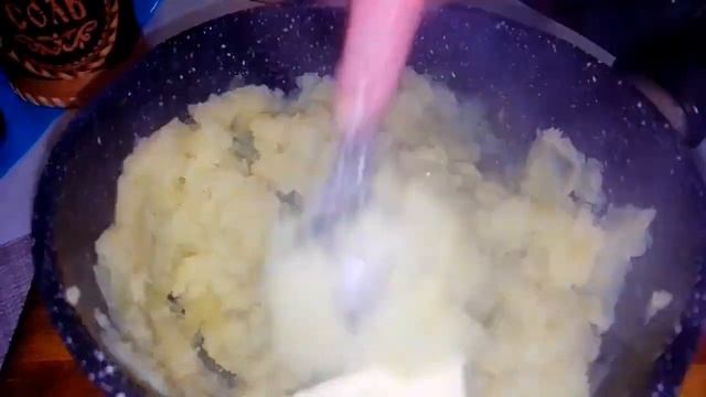 КРАСНЫЙ ОКУНЬ НА ЛУКОВОЙ ПОДУШКЕ. В ДУХОВКЕRed snapper on an onion bed in the oven