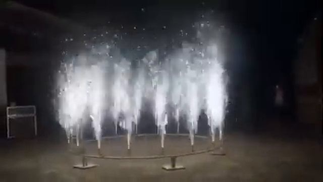 Вращающееся кольцо из фонтанов
