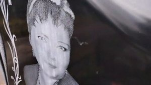 Памятник из полимергранита через 2 года. Не стоит экономить на памятнике.