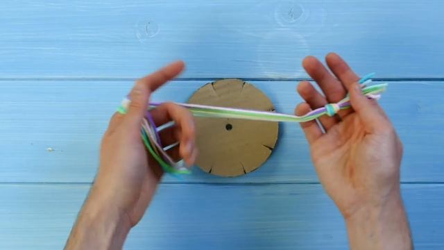 Pega 4 palitos de helado en el rollo de papel higiénico. Todas las mujeres lo necesitan смотреть онлайн