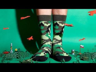 Носки раздора: Россияне на 23 Февраля закупаются на AliExpress носками с подогревом | пародия «Ира»