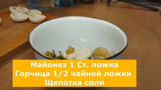 Белки яиц пожарили в панировке, а с желтками сделали вкусную начинку. Удачный эксперимент с закуско смотреть онлайн