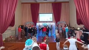 флешмоб под песню «синий-иний» исполняет 6 кадетский класс , новогодний танец!