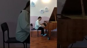 6) «Утро в лесу» О. Геталова, исполняет Ульяна Щукина (фортепиано),  преподаватель Ольга Малова