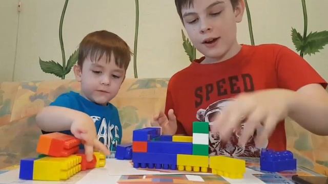 Строим гараж из конструктора Полесье. Building a garage from the Polesie constructor