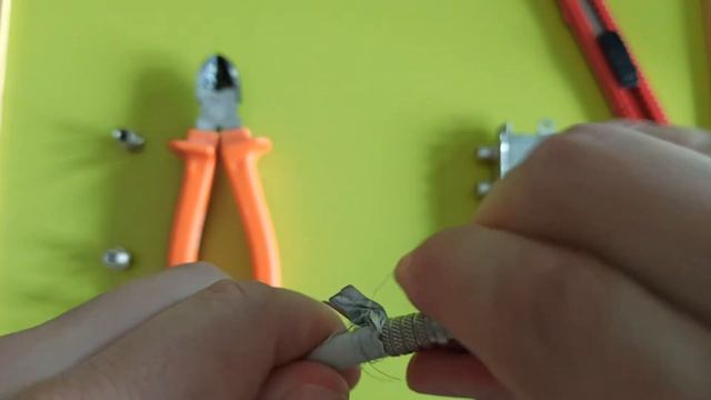 Как обжать/накрутить f-коннектор на тв кабель?/How to wind the f-connector on a tv cable? смотреть онлайн