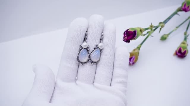 Серьги с подвесками "Мелуена" посеребрение 12 мк жемчуг лунник сережки изящные 3774 Хорошие Вещи
