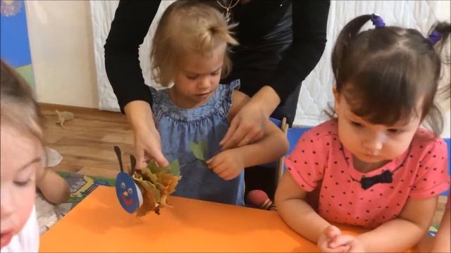 Осенняя поделка "Гусеница из листьев" смотреть онлайн