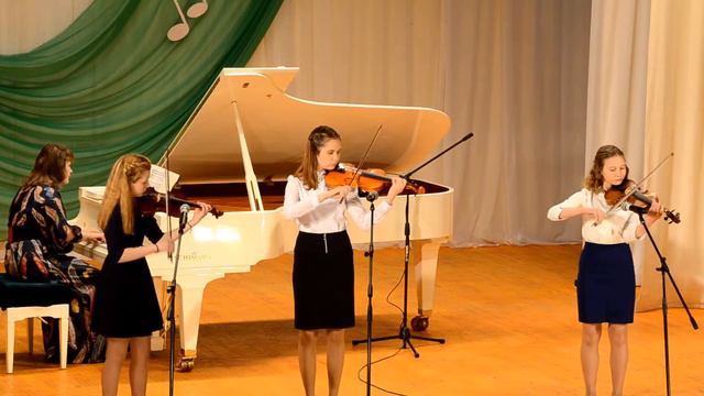 Ансамбль скрипачей ст. классов. Дивертисмент И. Фролов