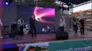ВИА ЛИРА Васильковое платье