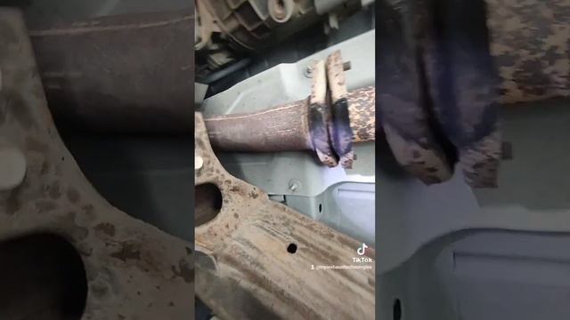 Dangerous exhaust leak ?