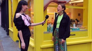 What are people wearing in London Oxford Street Soho Spring Fashion 2022 Streetstyle Video