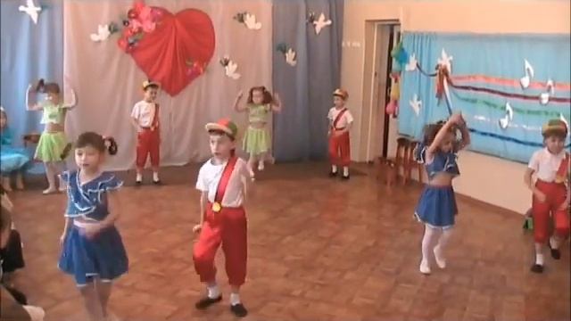 Танец "Губки бантиком" смотреть онлайн