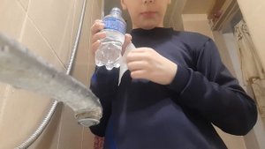 лайфхак с водой бутылкой и салфеткой
